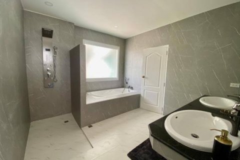 Haus in Pattaya, Thailand 4 Schlafzimmer № 125060 - Foto 21