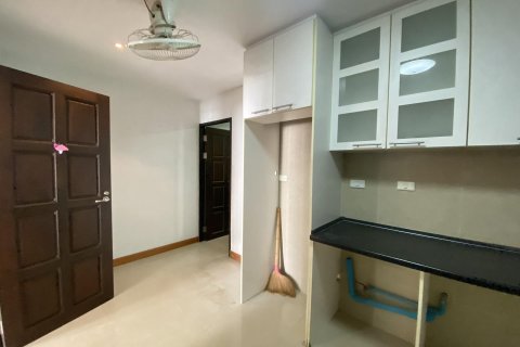 Condominio de 4 dormitorios en Watthana, Bangkok, Tailandia № 132273 - foto 20