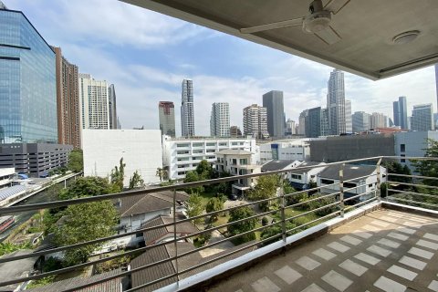 Condominio de 4 dormitorios en Watthana, Bangkok, Tailandia № 132273 - foto 25