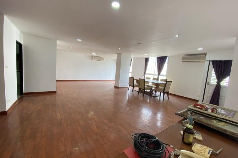 Condominio de 4 dormitorios en Watthana, Bangkok, Tailandia № 132273 - foto 28