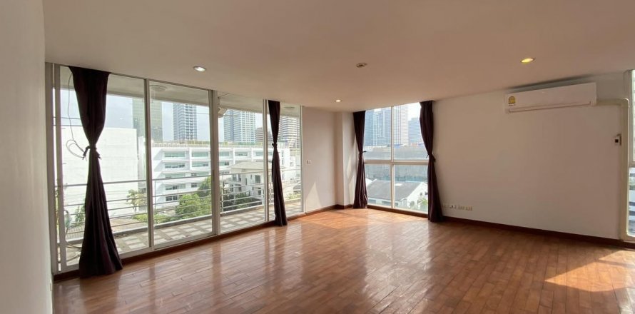 Condominio de 4 dormitorios en Watthana, Bangkok, Tailandia № 132273