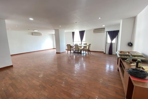 Condominio de 4 dormitorios en Watthana, Bangkok, Tailandia № 132273 - foto 23