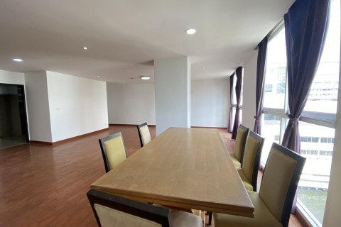 Condominio de 4 dormitorios en Watthana, Bangkok, Tailandia № 132273 - foto 9