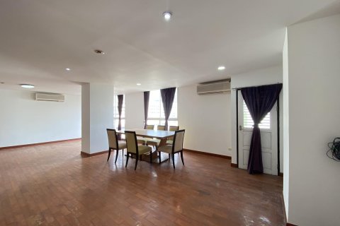 Condominio de 4 dormitorios en Watthana, Bangkok, Tailandia № 132273 - foto 10