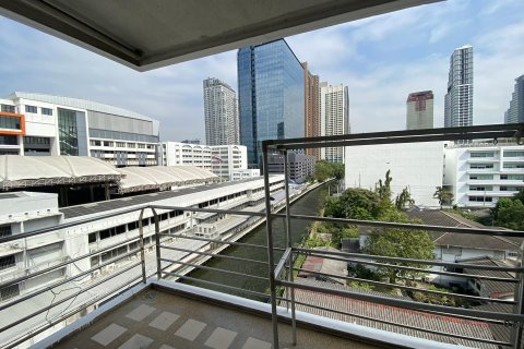 Condominio de 4 dormitorios en Watthana, Bangkok, Tailandia № 132273 - foto 16