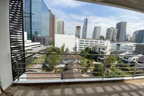 Condominio de 4 dormitorios en Watthana, Bangkok, Tailandia № 132273 - foto 24