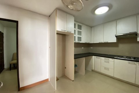 Condominio de 4 dormitorios en Watthana, Bangkok, Tailandia № 132273 - foto 15