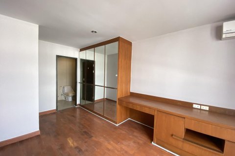 Condominio de 4 dormitorios en Watthana, Bangkok, Tailandia № 132273 - foto 13