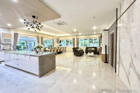 Casa de 6 dormitorios en Pattaya, Tailandia № 100804 - foto 4
