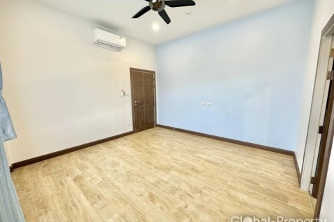 Casa de 6 dormitorios en Pattaya, Tailandia № 100804 - foto 16
