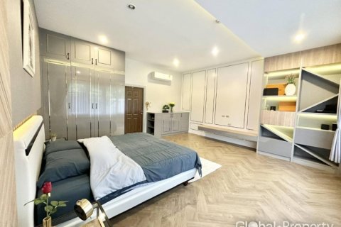 Casa de 6 dormitorios en Pattaya, Tailandia № 100804 - foto 14