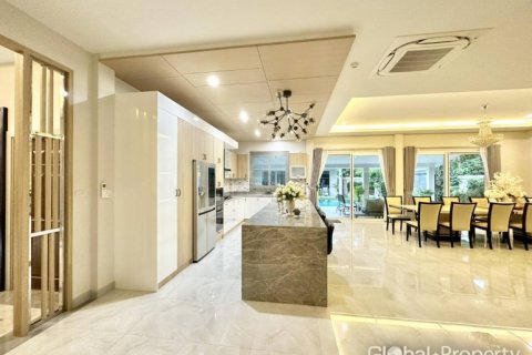 Casa de 6 dormitorios en Pattaya, Tailandia № 100804 - foto 3