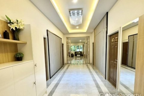 Casa de 6 dormitorios en Pattaya, Tailandia № 100804 - foto 11