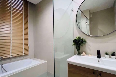 Condominio de 2 dormitorios en Ratchathewi, Bangkok, Tailandia № 102964 - foto 17