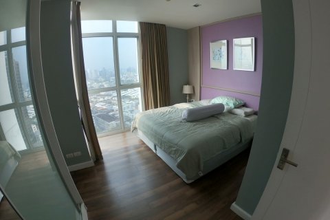 Condominio de 2 dormitorios en Phra Khanong, Bangkok, Tailandia № 143775 - foto 4