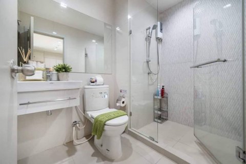 Condominio de 2 dormitorios en Khlong Toei, Bangkok, Tailandia № 124003 - foto 17