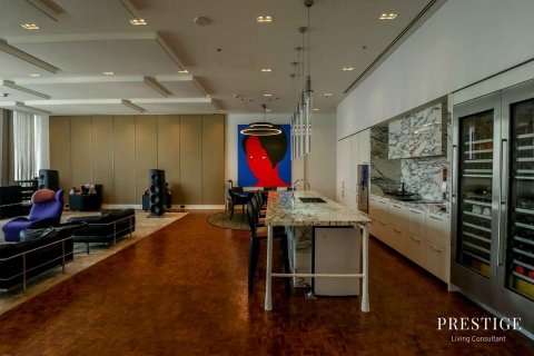 Condominio de 4 dormitorios en Bang Rak, Bangkok, Tailandia № 124005 - foto 27
