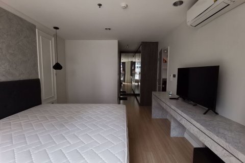 Condominio de 2 dormitorios en Khlong Toei, Bangkok, Tailandia № 76015 - foto 11