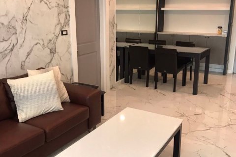 Condominio de 2 dormitorios en Khlong Toei, Bangkok, Tailandia № 76015 - foto 3