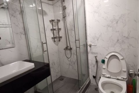 Condominio de 2 dormitorios en Khlong Toei, Bangkok, Tailandia № 76015 - foto 16