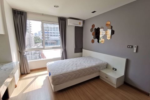 Condominio de 2 dormitorios en Khlong Toei, Bangkok, Tailandia № 76015 - foto 13