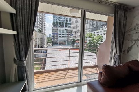 Condominio de 2 dormitorios en Khlong Toei, Bangkok, Tailandia № 76015 - foto 8