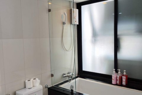 Condominio de 2 dormitorios en Khlong Toei, Bangkok, Tailandia № 80340 - foto 10