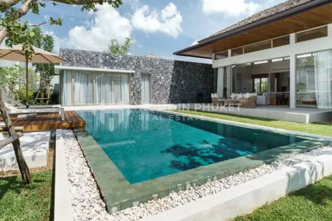 Haus in Phuket, Thailand 4 Schlafzimmer № 131998