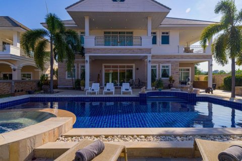 Casa de 6 dormitorios en Hua Hin, Tailandia № 125502 - foto 2