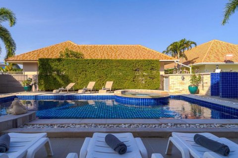 Casa de 6 dormitorios en Hua Hin, Tailandia № 125502 - foto 11