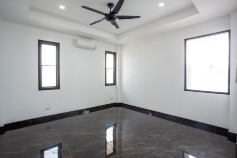 Casa de 3 dormitorios en Hua Hin, Tailandia № 125497 - foto 9