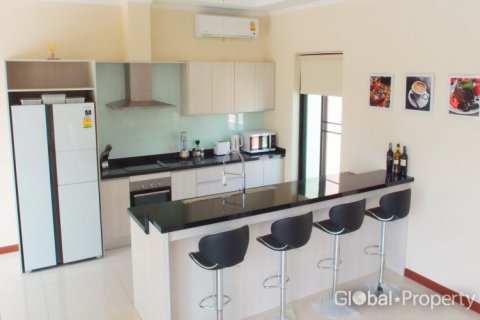 Casa de 4 dormitorios en Pattaya, Tailandia № 100723 - foto 7