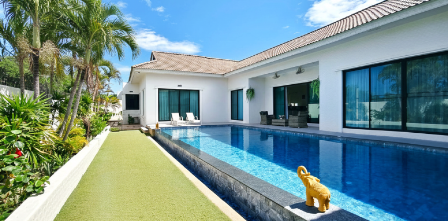 Casa de 4 dormitorios en Pattaya, Tailandia № 100723