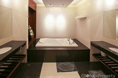 Condominio de 3 dormitorios en Pattaya, Tailandia № 100725 - foto 10