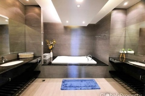 Condominio de 3 dormitorios en Pattaya, Tailandia № 100726 - foto 12