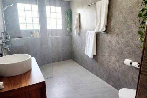 Chalet de 3 dormitorios en Phuket, Tailandia № 132608 - foto 9