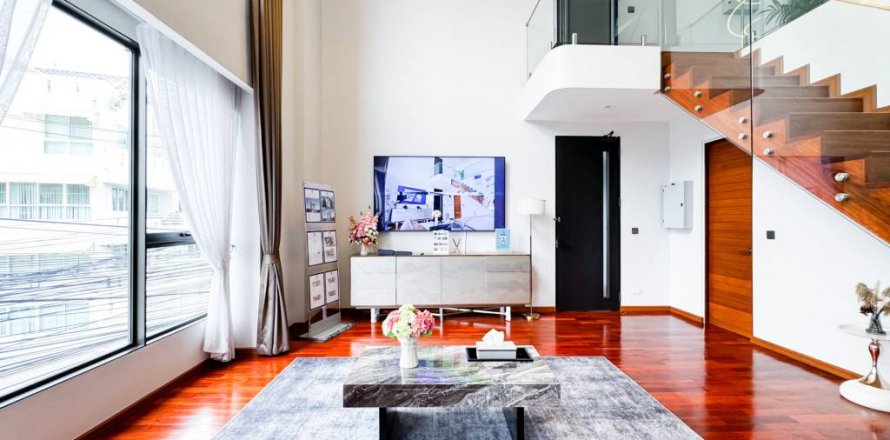 Townhouse in Bangkok, Thailand 8 bedrooms № 132607