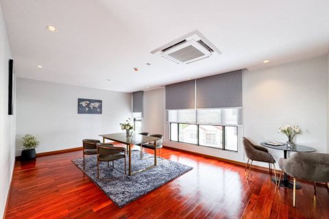 Townhouse in Bangkok, Thailand 8 bedrooms № 132607 - photo 5