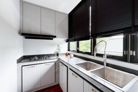 Townhouse in Bangkok, Thailand 8 bedrooms № 132607 - photo 9