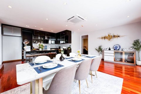 Townhouse in Bangkok, Thailand 8 bedrooms № 132607 - photo 3