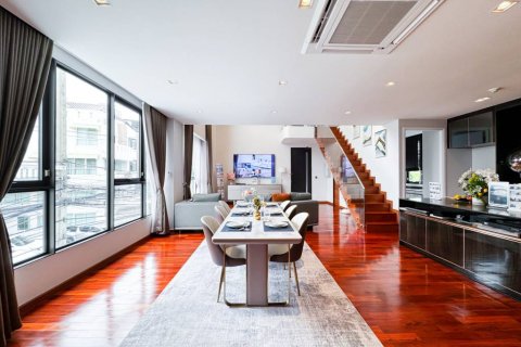 Townhouse in Bangkok, Thailand 8 bedrooms № 132607 - photo 4