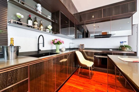 Townhouse in Bangkok, Thailand 8 bedrooms № 132607 - photo 10
