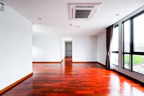 Townhouse in Bangkok, Thailand 8 bedrooms № 132607 - photo 8