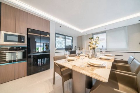 Casa de 6 dormitorios en Pattaya, Tailandia № 132610 - foto 6
