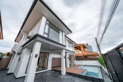 Maison à Pattaya, Thaïlande 6 chambres № 132610