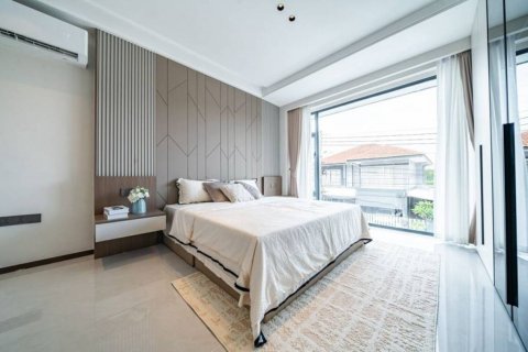Casa de 6 dormitorios en Pattaya, Tailandia № 132610 - foto 9