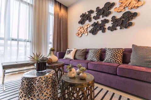 Condo à Huai Khwang, Bangkok, Thaïlande, 3 chambres  № 81172