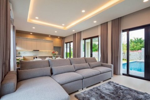 Chalet de 3 dormitorios en Pattaya, Tailandia № 132789 - foto 9