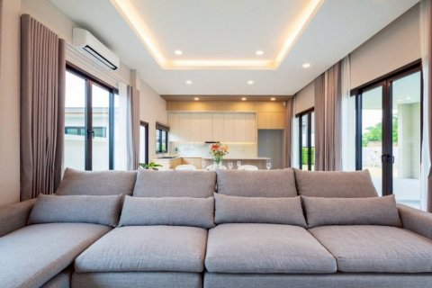 Chalet de 3 dormitorios en Pattaya, Tailandia № 132789 - foto 10