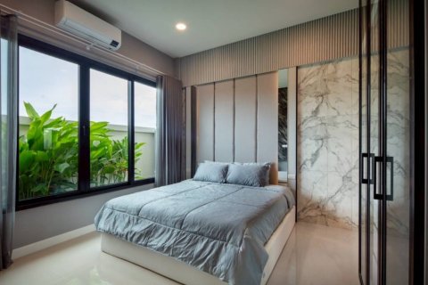 Chalet de 3 dormitorios en Pattaya, Tailandia № 132790 - foto 2